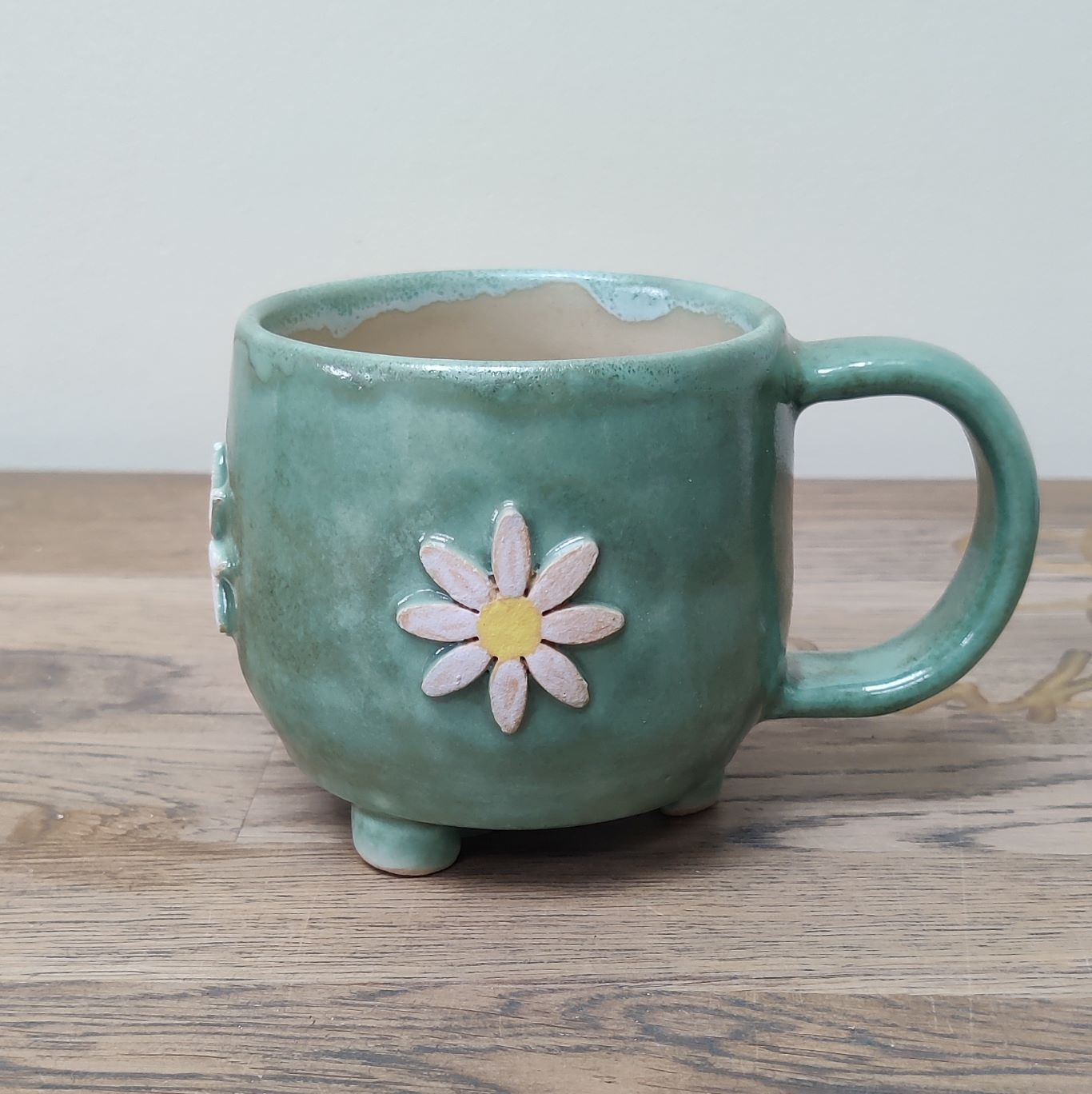 Daisy cup with feet 17